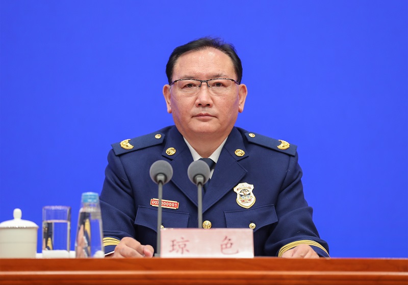 美女对小鸡鸡视频网站应急部党组成员、消防救援局局长琼色出席新闻发布会